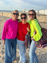 Afbeelding in Gallery-weergave laden, Crochet Pull Fluo Pink