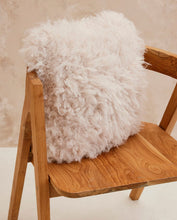 Afbeelding in Gallery-weergave laden, BREIPAKKET MAAND APRIL KUSSEN MAEVE
