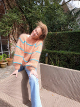 Afbeelding in Gallery-weergave laden, BREIPATROON TRUI COLETTE MET GEKLEURDE STREPEN
